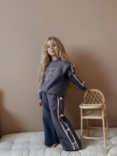 بدلة ببيونات